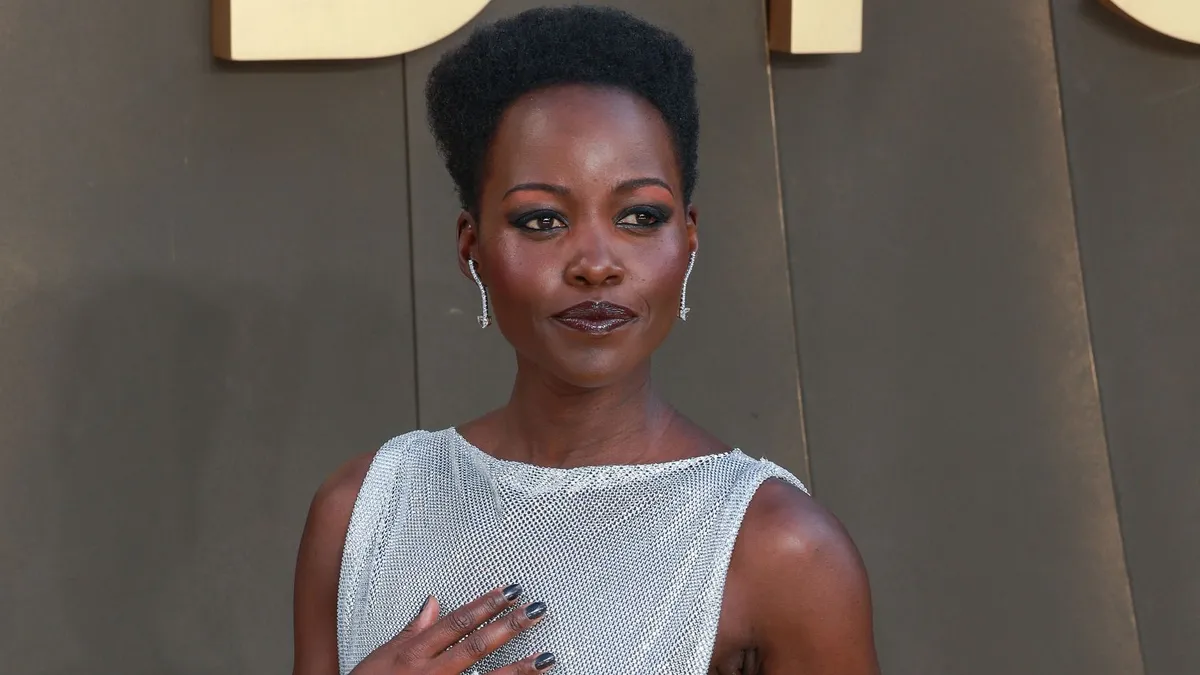 Lupita Nyong'o, Szép Heléna és annak testvére, Klütaimnésztra karaktereit játszotta az Odüsszeiában.