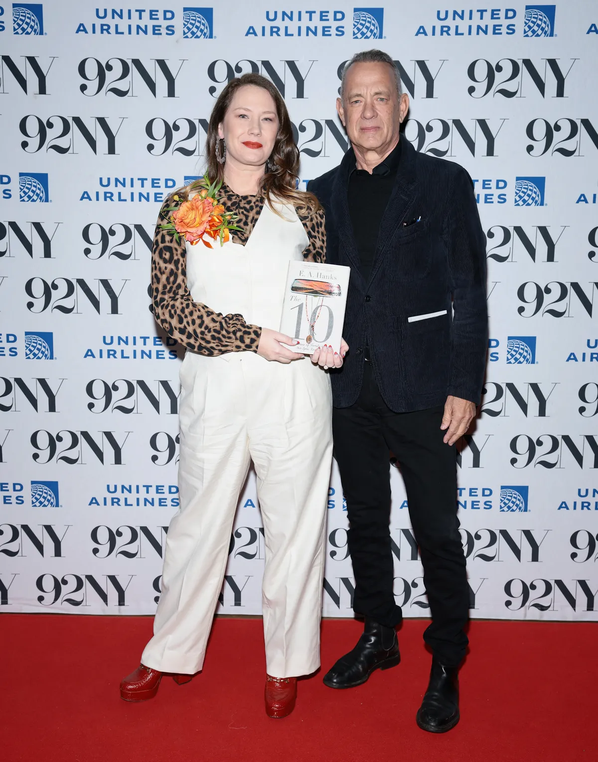 Tom Hanks is ott volt lánya, Elizabeth Anne Hanks könybemutatóján