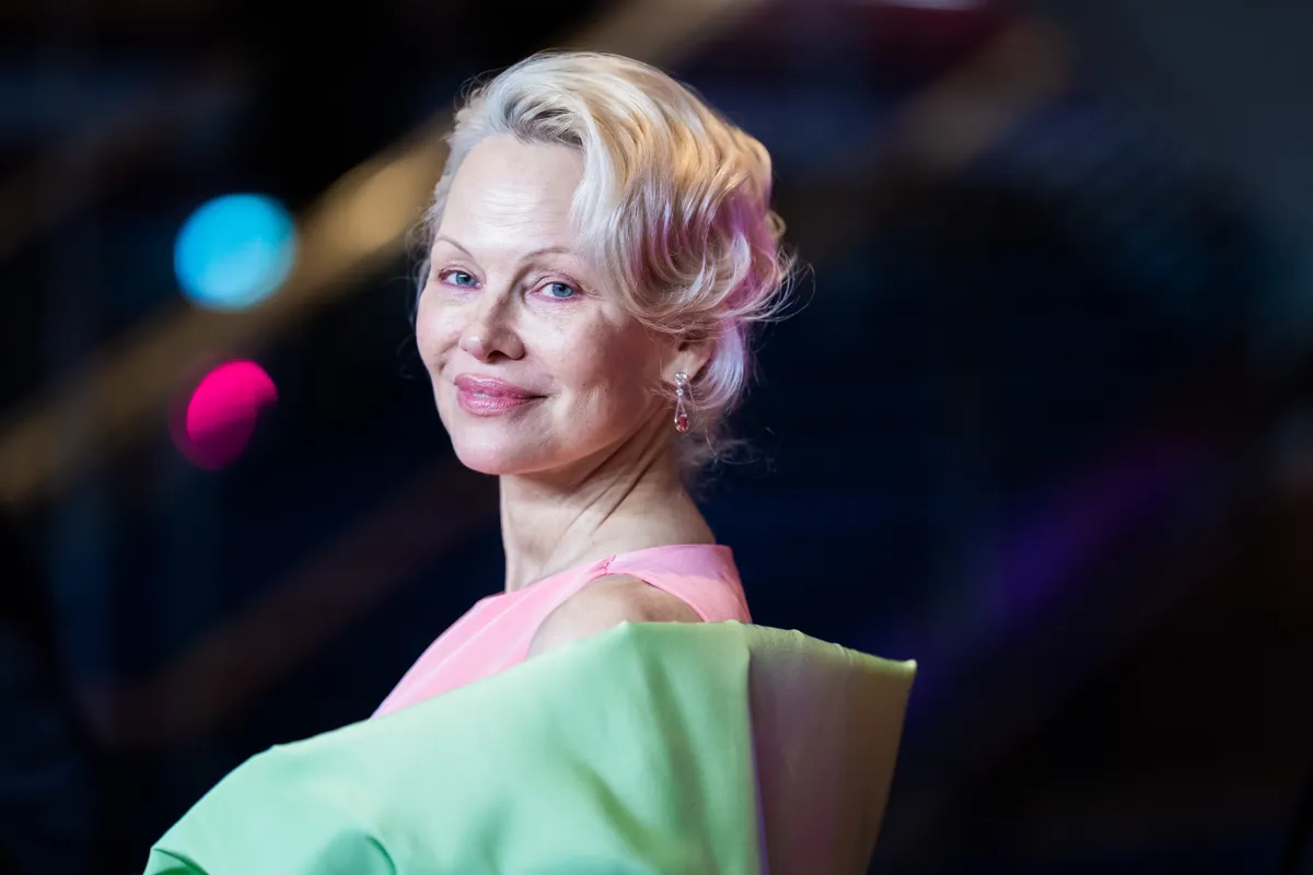 Pamela Anderson kijelentette, sokkal boldogabb, ha csak saját magára koncentrál.