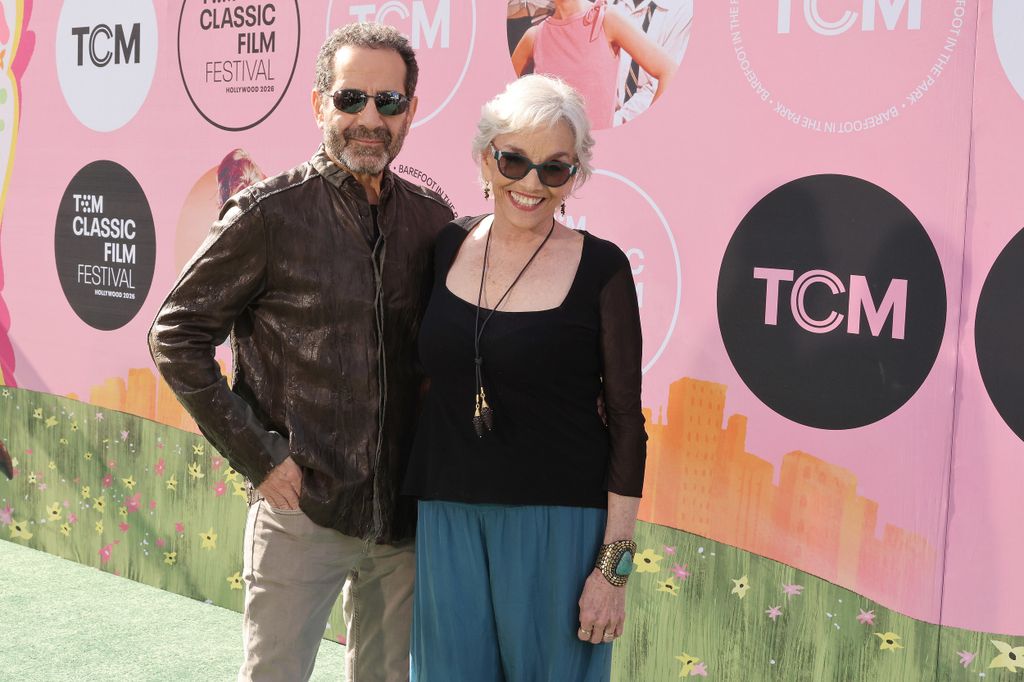 Tony Shalhoub és Brooke Adams 2026-ban.
