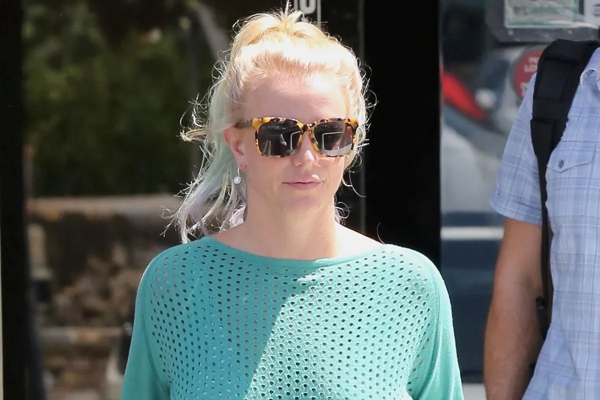 Britney Spearst vezetés közben videózták le: zaklatott volt és kiszámíthatatlan.