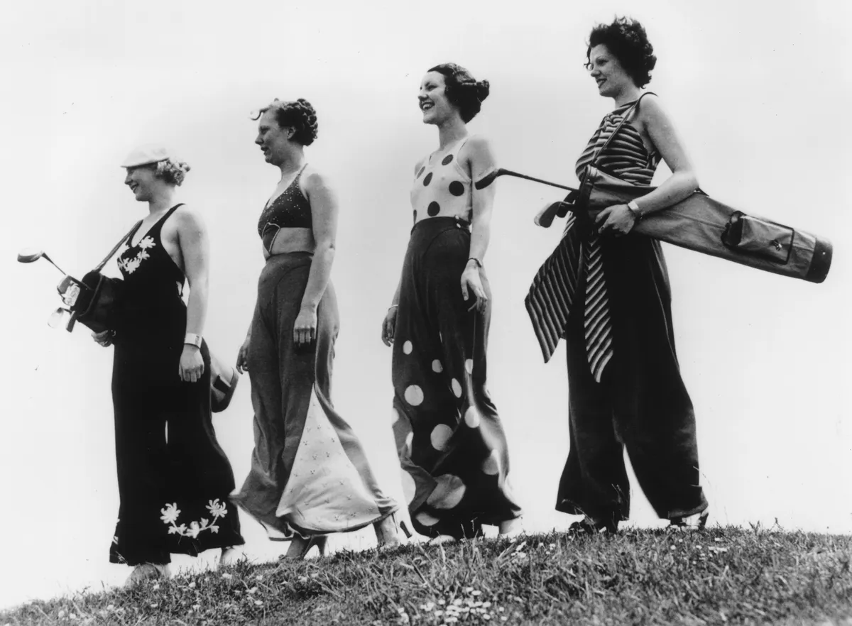 6th July 1935: Four women wearing beach pyjamas to play golf on Stanley Park golf course at Blackpool, Lancashire. (Photo by William Vanderson/Fox Photos/Getty Images)