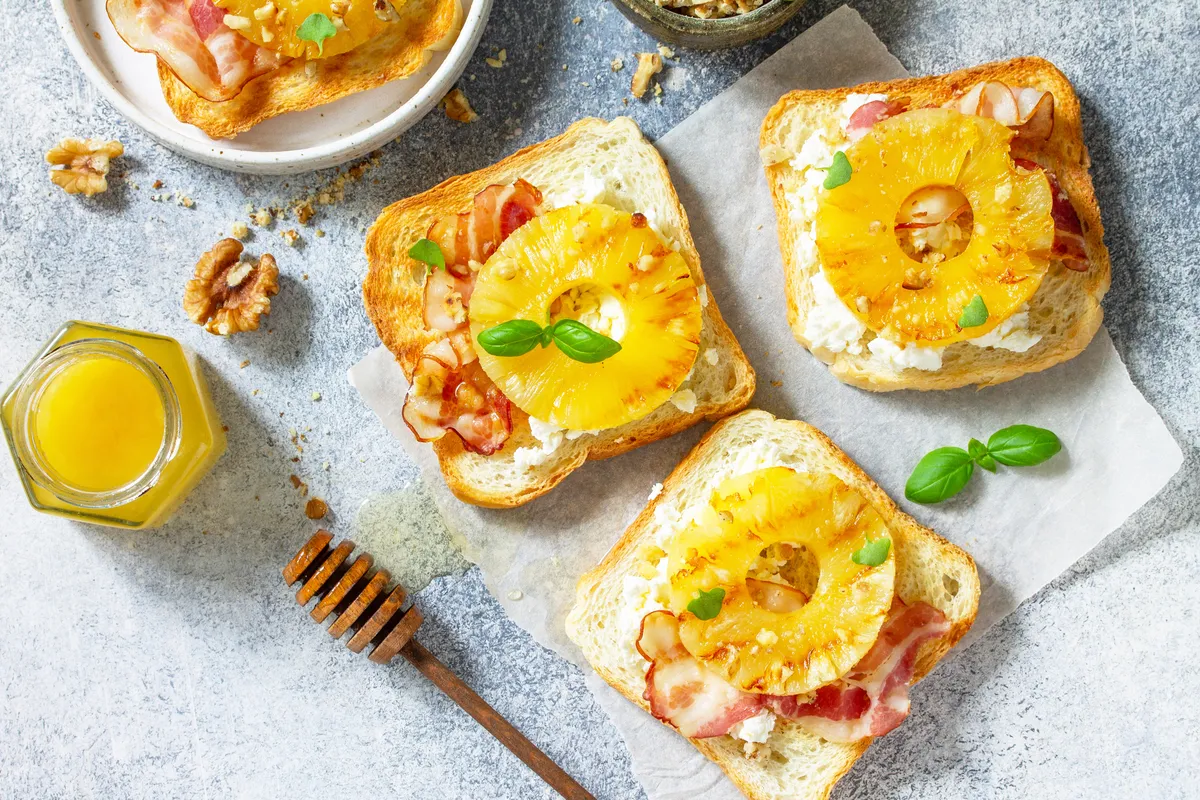 Fehérjedús reggeli, ananászos túrós mézes pirítós recept
