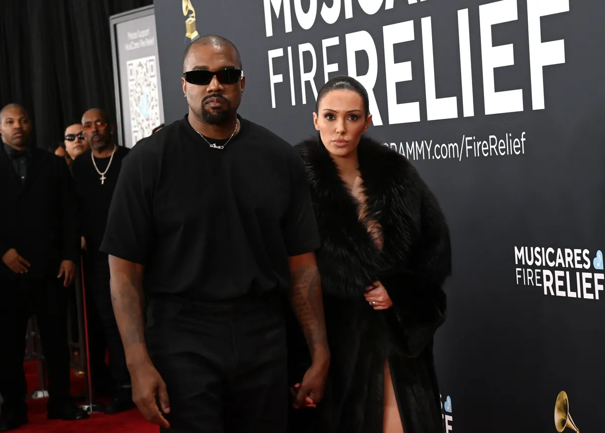 Kanye West második felesége, Bianca Censori nőket ábrázoló bútorokat kezdett el árulni