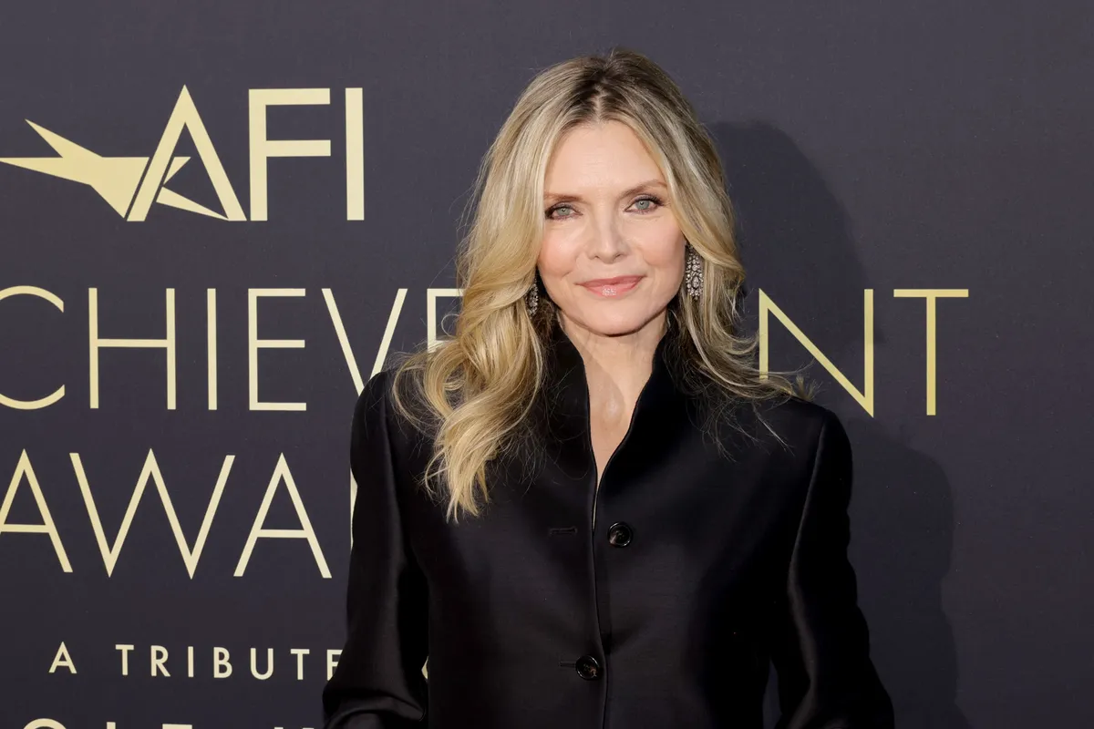 Láthatatlan anti-aging módszereknek köszönhető, hogy Michelle Pfeiffer arca 67 évesen is olyan, mintha 27 lenne.