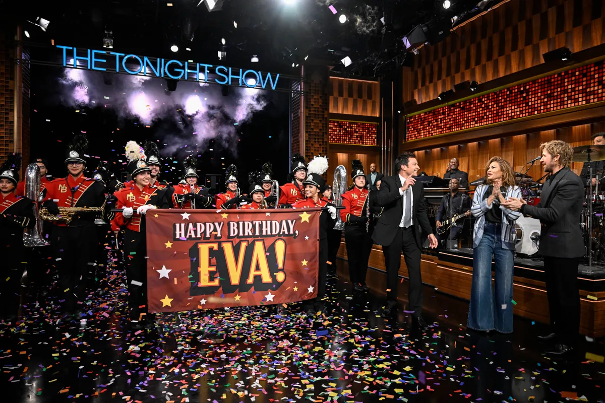 THE TONIGHT SHOW STARRING JIMMY FALLON -- Episode 2261 -- Pictured: (l-r) Host Jimmy Fallon, actress Eva Mendes, and actor Ryan Gosling during a surprise on Thursday, March 5, 2026 -- (Photo by: Todd Owyoung/NBC via Getty Images)