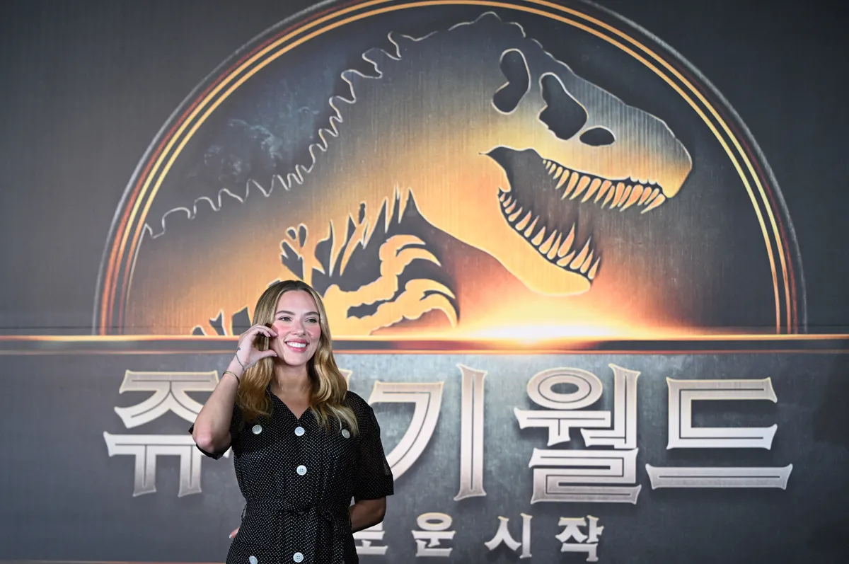Scarlett Johansson a Jurassic World: Újjászletés című filmet népszerűsíti Szöulban 2025. július 1-jén.