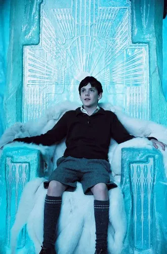 SKANDAR KEYNES in CHRONICLES OF NARNIA: THE LION, THE WITCH AND THE WARDROBE, THE, 2005, directed by ANDREW ADAMSON. Copyright WALT DISNEY PICTURES / BRAY, PHIL.,Image: 137121840, License: Rights-managed, Restrictions: Editorial use only. No merchandising or book covers. This is a publicly distributed handout. Access rights only, no license of copyright provided., Model Release: no