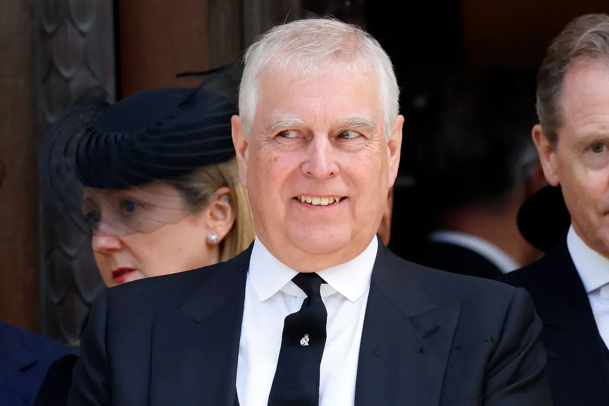 Andrew Mountbatten Windsor egy sor dolgot követel a királyi családtól.
