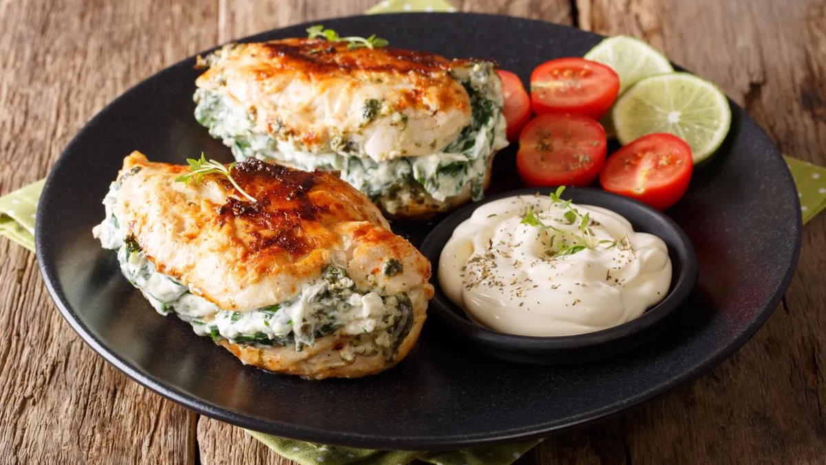 göngyölt csirkemell feta sajttal