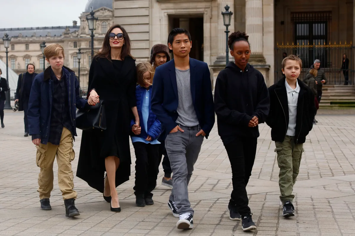 Angelina Jolie with her children Shiloh, Maddox, Vivienne Marcheline, Pax Thien, Zahara Marley, Knox Leon visit The Louvre in Paris. ***SPECIAL INSTRUCTIONS*** Please pixelate children's faces before publication.***.
30 Jan 2018
Pictured: Angelina Jolie, Shiloh, Maddox, Vivienne Marcheline, Pax Thien, Zahara Marley, Knox Leon.
Photo credit: MT / MEGA
TheMegaAgency.com
+1 888 505 6342 January 30, 2018