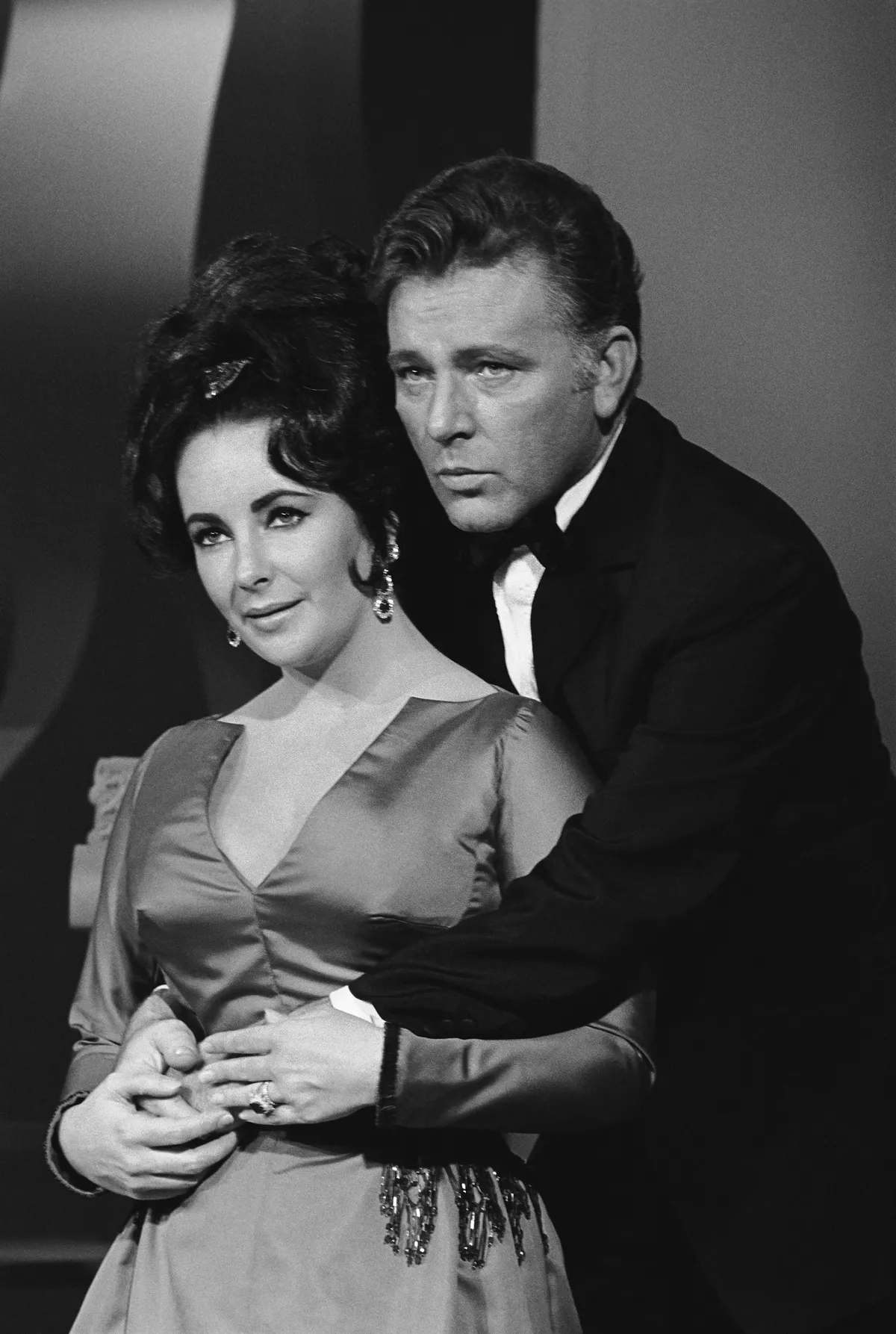 THE SAMMY DAVIS JR. SHOW -- Episode 1 -- Aired 01/07/1966 -- Pictured: (l-r) Actors Elizabeth Taylor and Richard Burton on January 7, 1966 (Photo by NBCU Photo Bank/NBCUniversal via Getty Images via Getty Images)