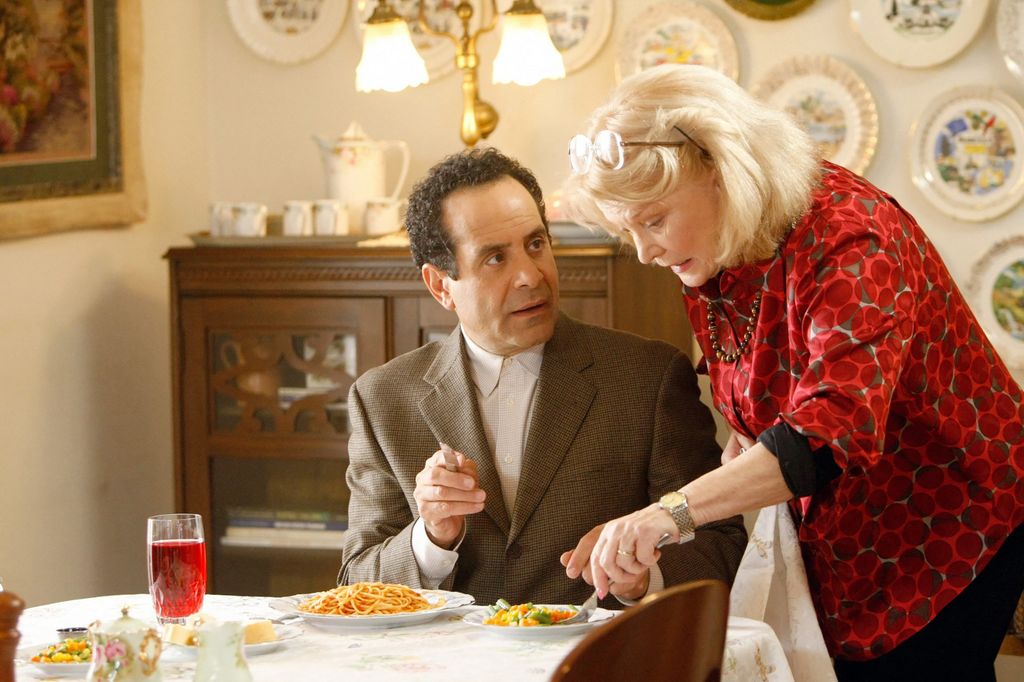 Tony Shalhoub és Gena Rowlands a Monk - A flúgos nyomozó 2009-es 7. évadának, 12. részében.
