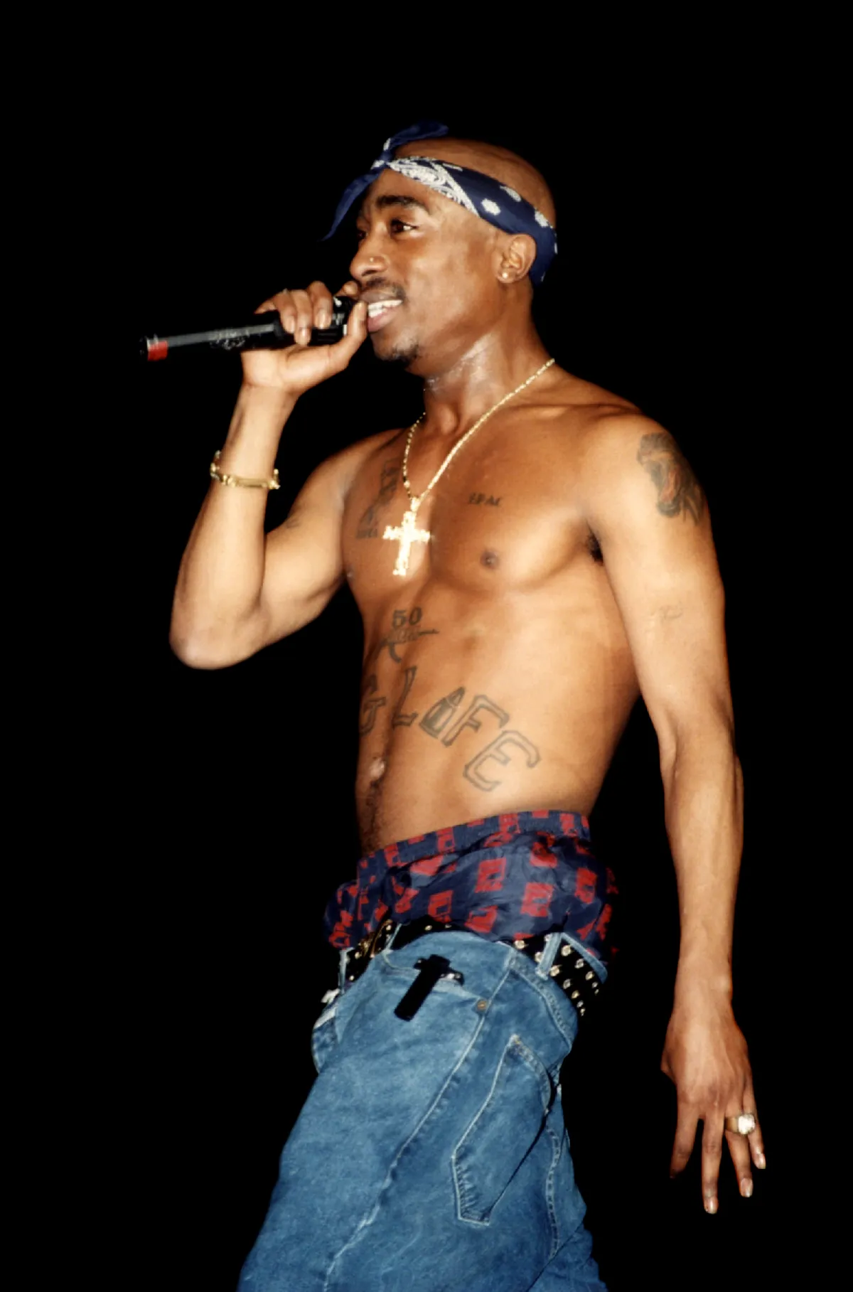 CHICAGO - MARCH 1994: Rapper Tupac Shakur performs at the Regal Theater in Chicago, Illinois in March 1994. (Photo By Raymond Boyd/Getty Images)