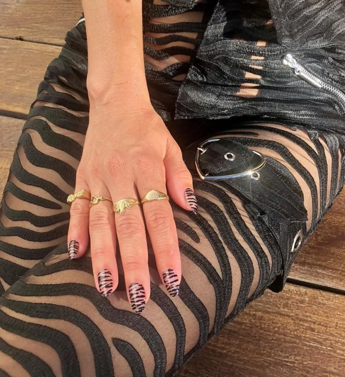 zebra mintás köröm