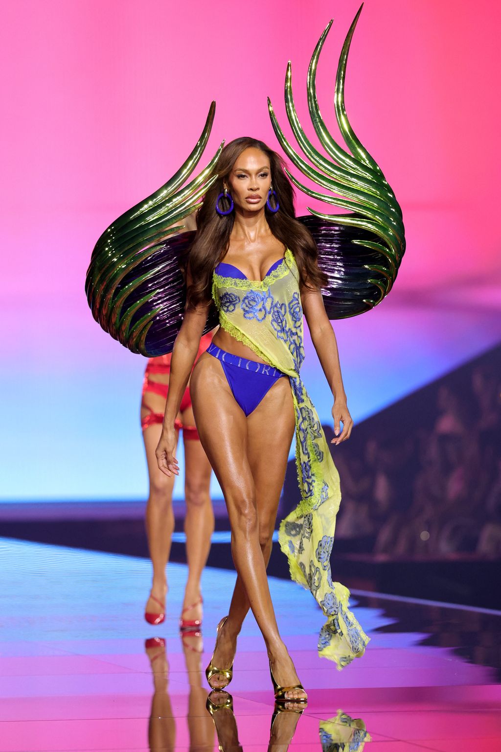 Joan Smalls a Victoria's Secret 2026-os bemutatóján.
