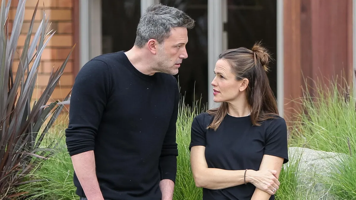 LOS ANGELES, CA - FEBRUARY 27: Jennifer Garner and Ben Affleck are seen on February 27, 2020 in Los Angeles, California. (Photo by BG004/Bauer-Griffin/GC Images)
