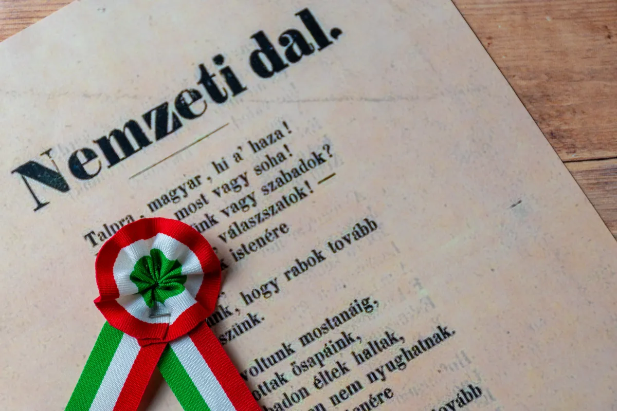 Nemzeti dal – versidézetkvíz