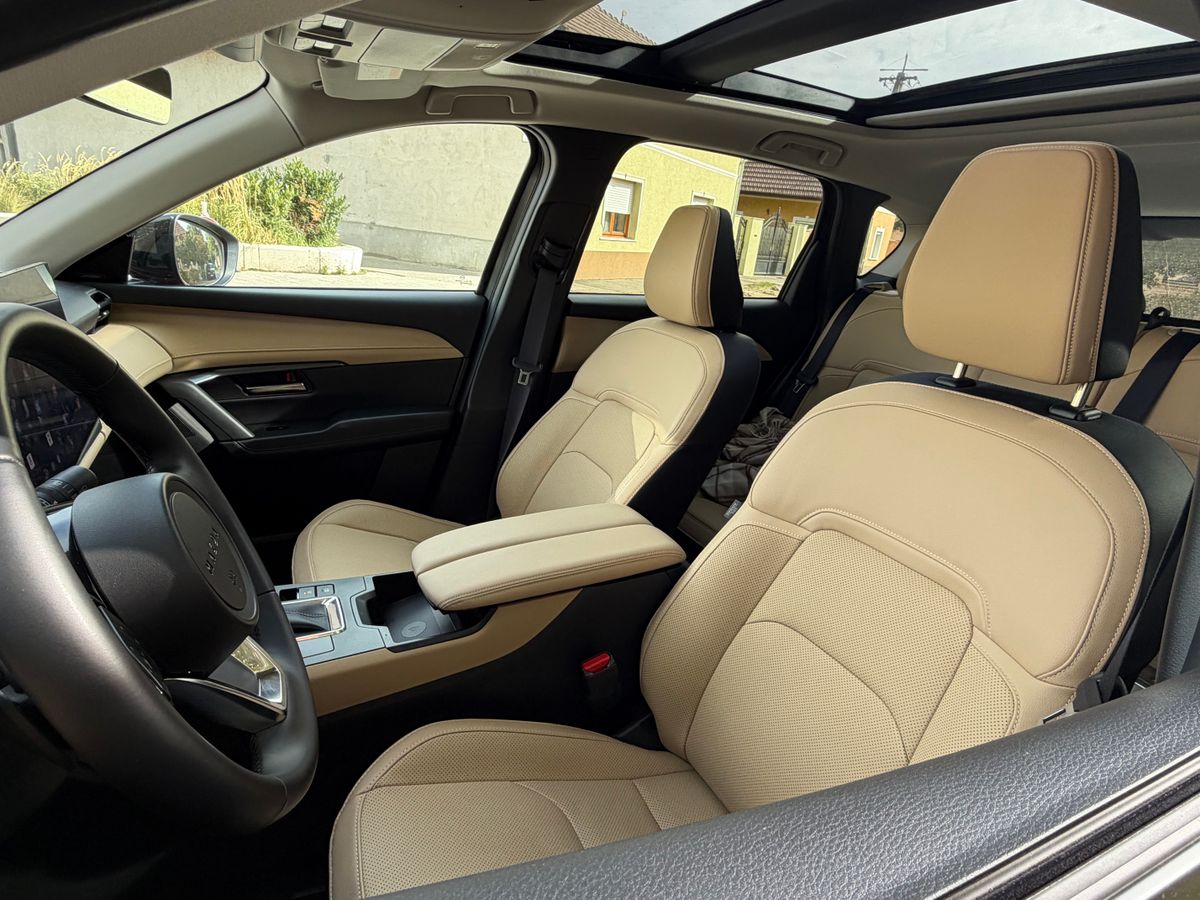 Mazda CX-5 Homura Plus utastere bézs bőrülésekkel, digitális műszeregységgel.