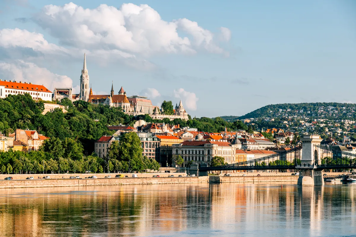Budapest-kvíz: a Budai-várnegyed és a lánchíd.