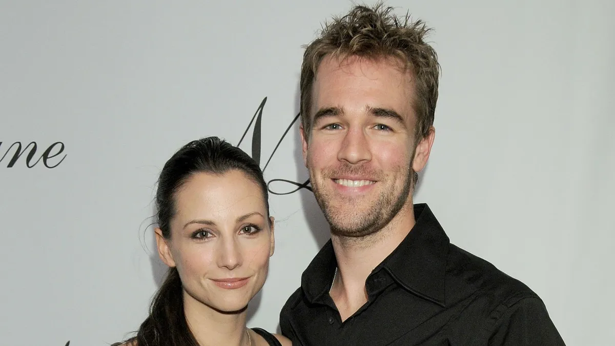 James Van Der Beek volt felesége cowboycsizmában vonult oltár elé.