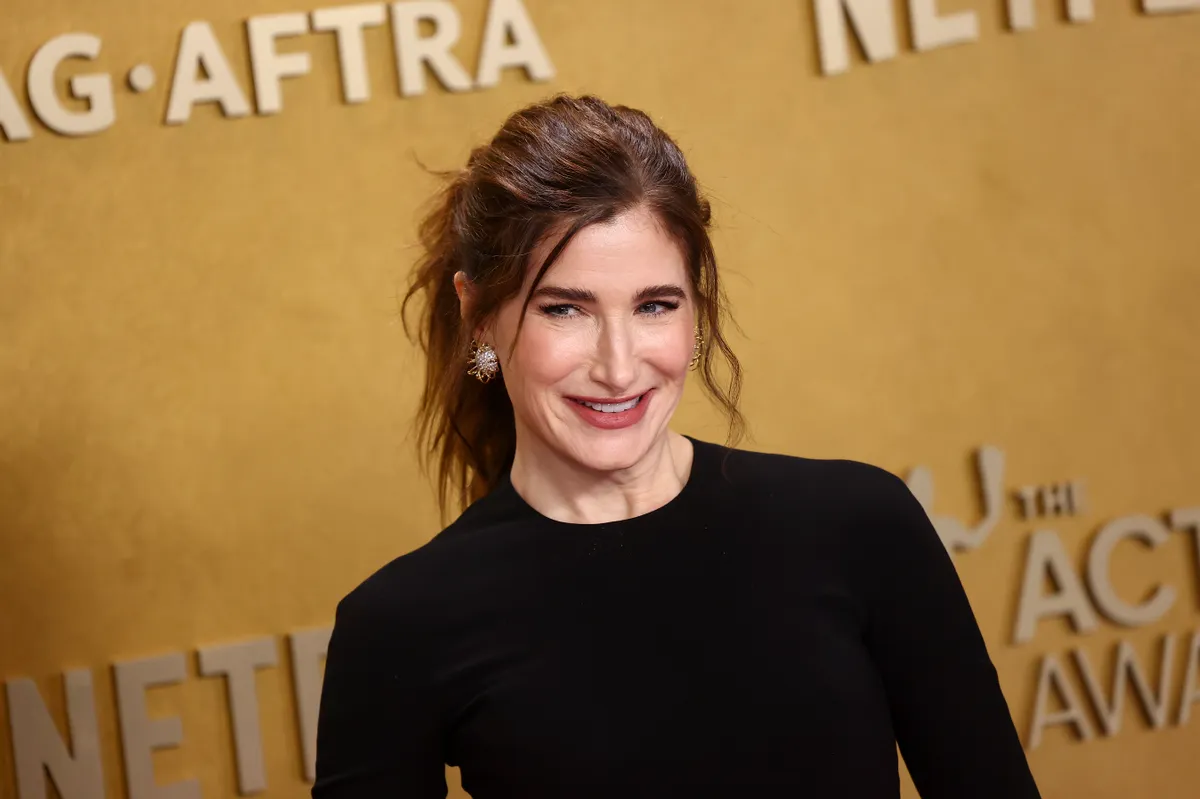 Kathryn Hahn kapta meg Nyanya Banya szerepét az Aranyhaj és a nagy gubanc élőszerpelős változatában