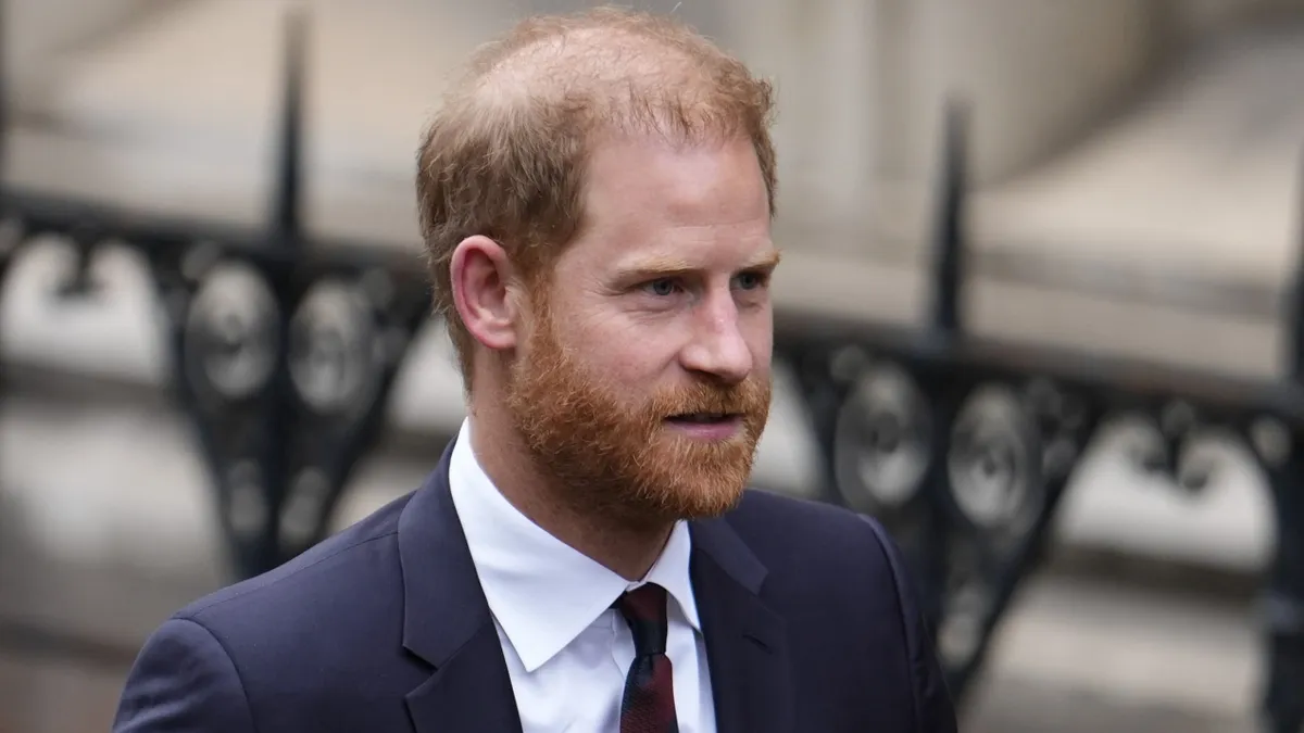 Harry herceg elsírta magát a bíróságon