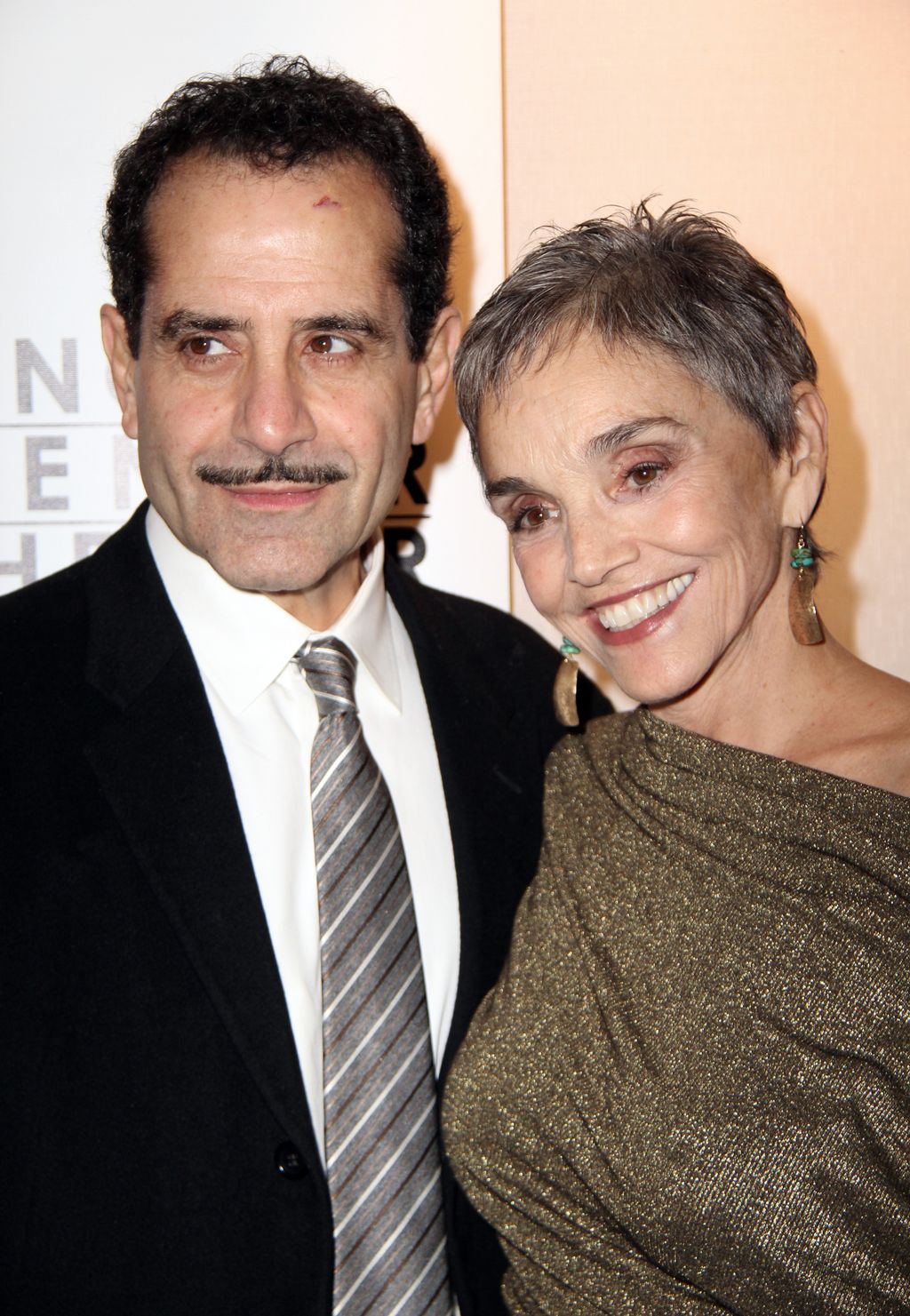 Tony Shalhoub és Brooke Adams 2012-ben a „Golden Boy” című színdarab premierjén New Yorkban.