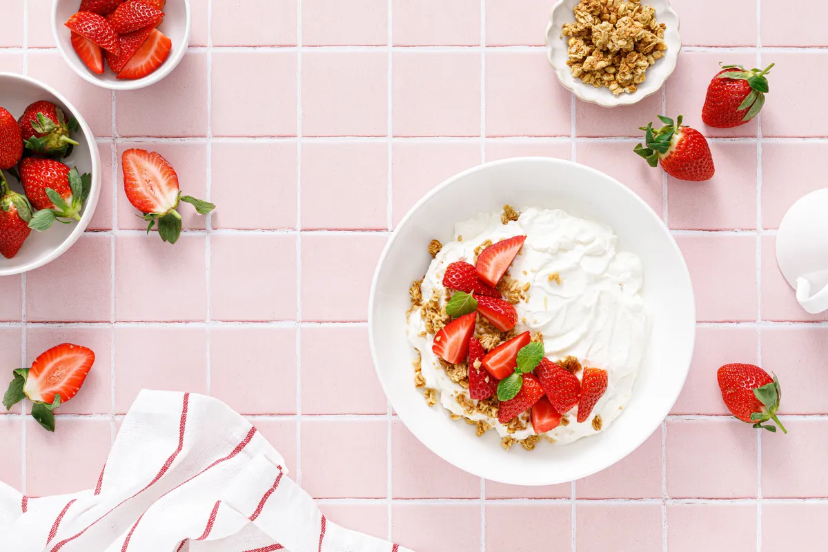 30-30-30-as diétába illő reggeli: Epres fehérjés joghurt
