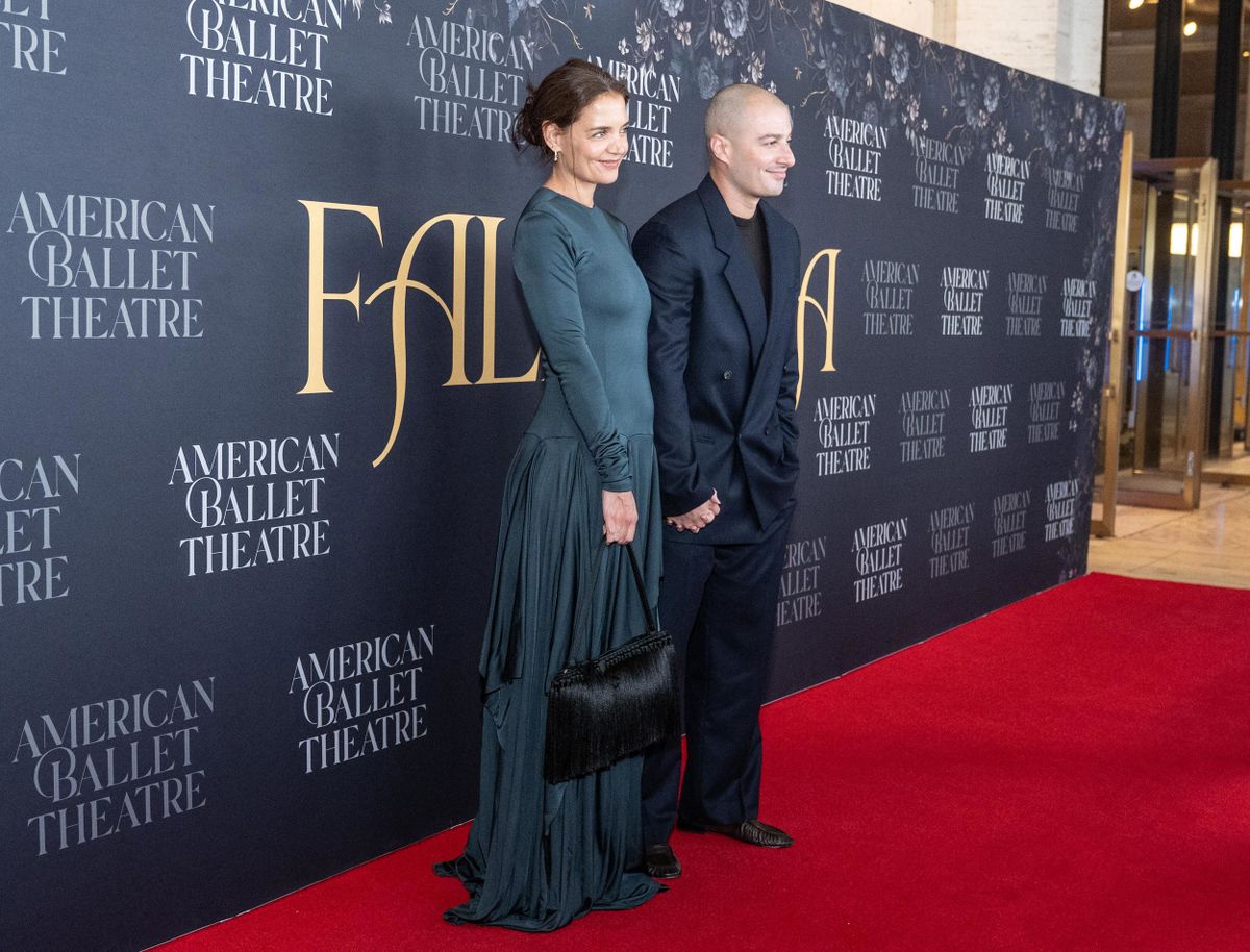 Katie Holmes csak úgy tündökölt párja mellett.