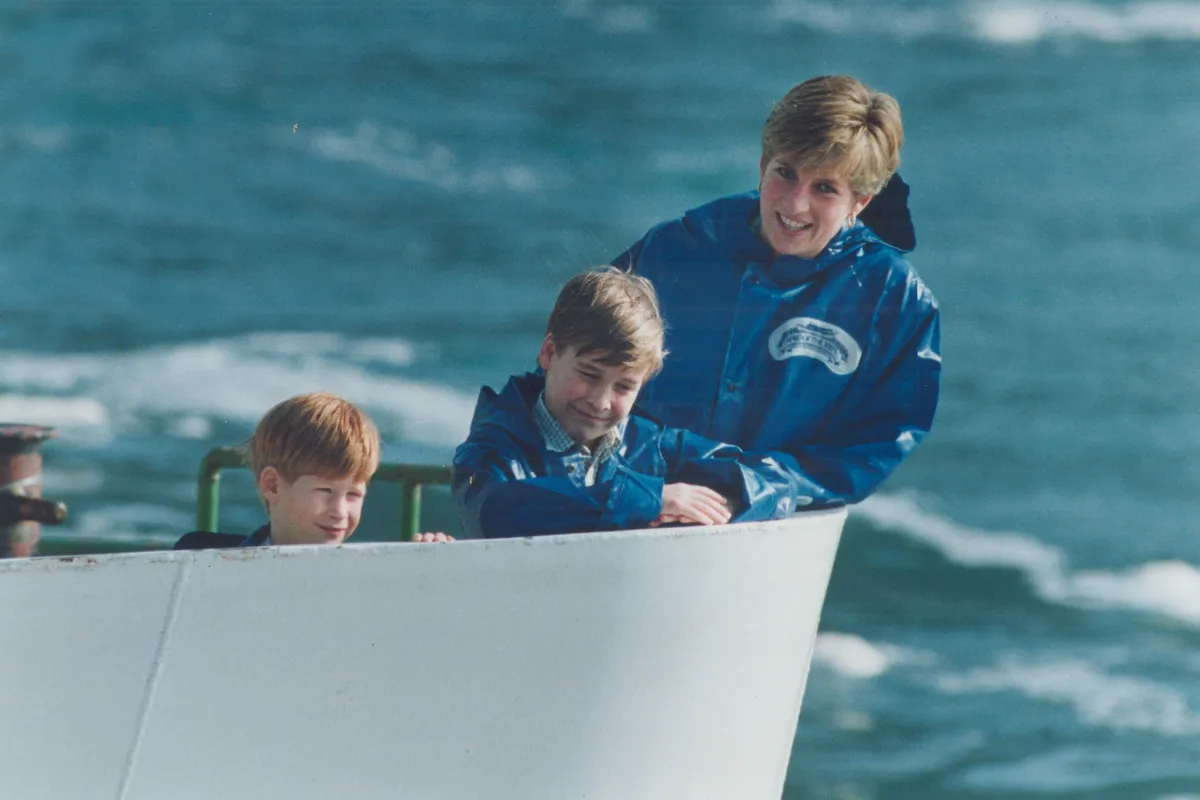 CANADA - OCTOBER 26: Sailor all: Prince Harry; 7; Prince William; 9; and their mother Diana set out on a 20-minute ride on the Mald of the Mist IV yesterday at Niagara Falls. (Photo by Patti Gower/Toronto Star via Getty Images)