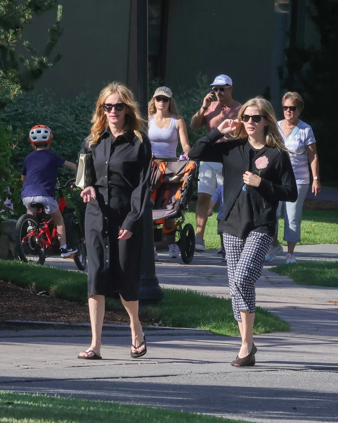 *EXCLUSIVE* Sun Valley, CA    Julia Roberts was spotted walking with her daughter Hazel around the Sun Valley Inn & Spa in Idaho following the recent wedding of her niece, Emma Roberts.       *UK Clients - Pictures Containing Children  Please Pixelate Face Prior To Publication*,Image: 1119144009, License: Rights-managed, Restrictions: , Model Release: no , Pictured: Julia Roberts 