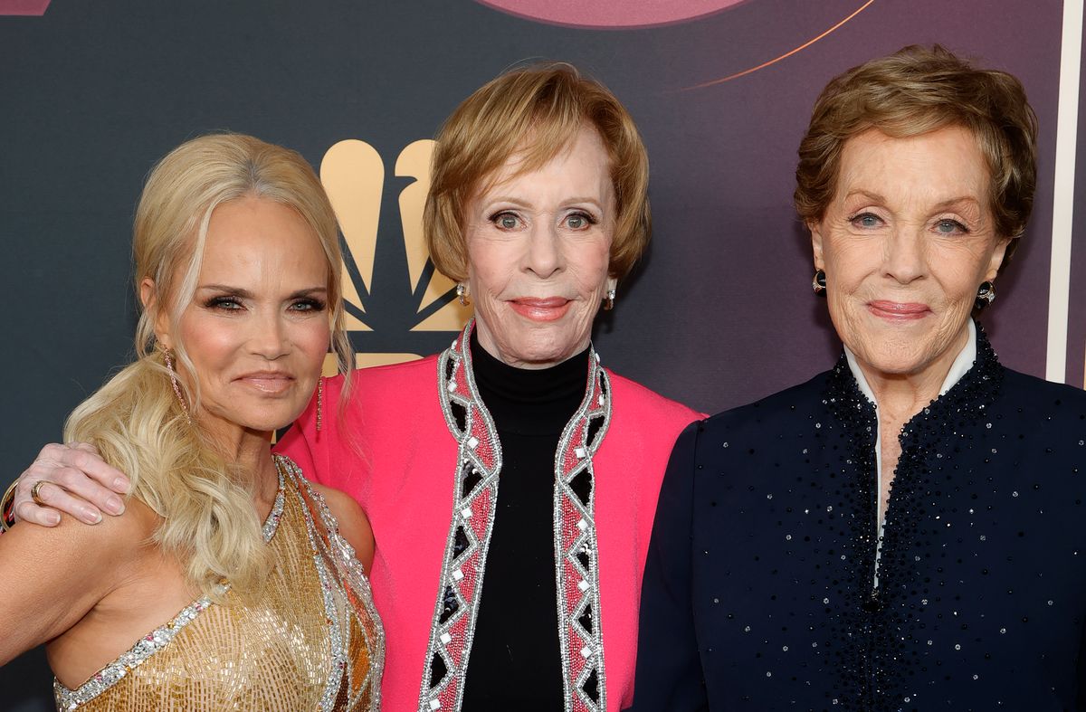 Kristin Chenoweth, Carol Burnett és Julie Andrews a Carol Burnett: 90 Years of Laughter + Love rendezvényen.