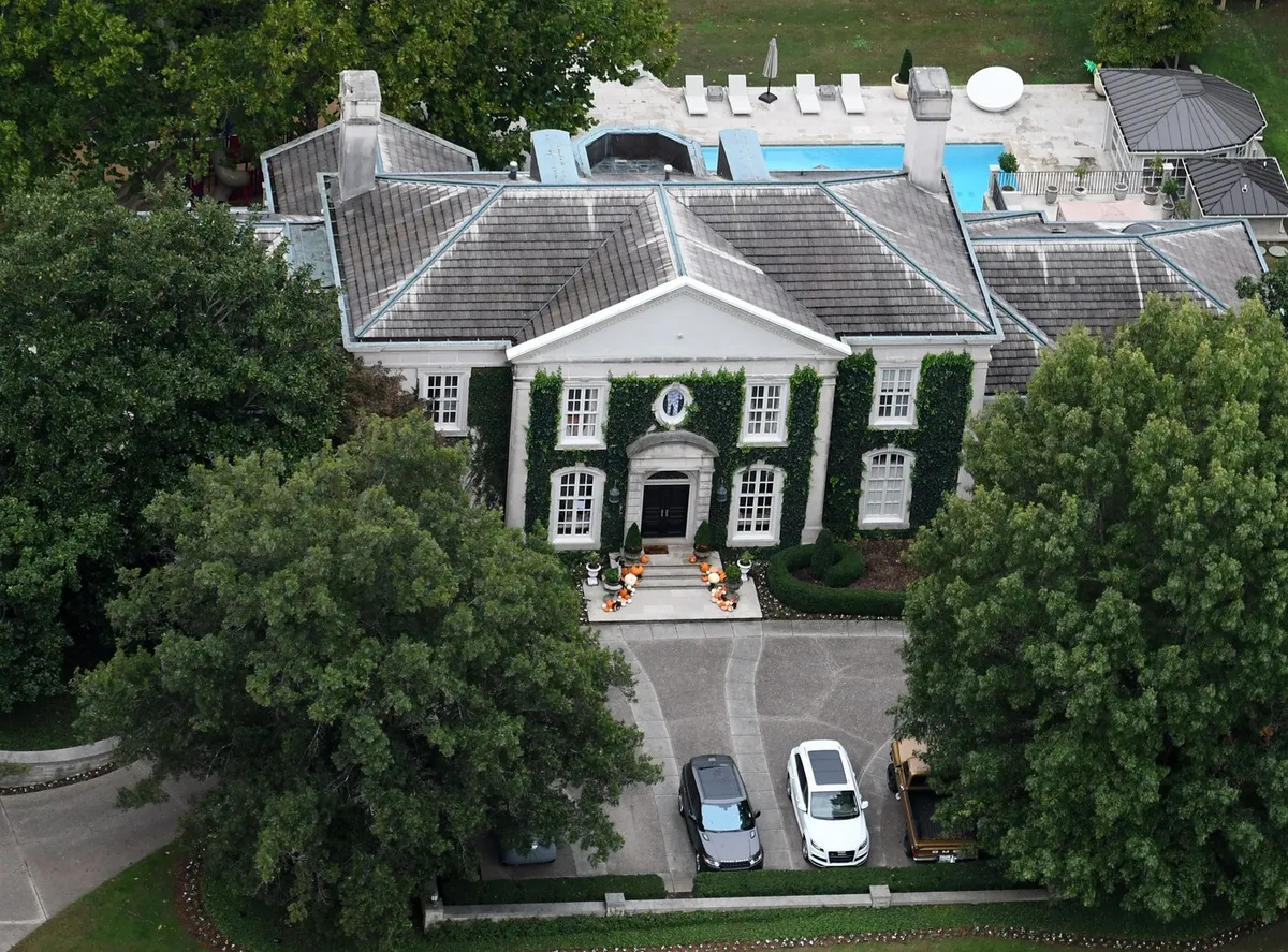EXCLUSIVE: Halloween decorations outside the front door of Nicole Kidman and Keith Urban's Nashv 10,925 square foot "Queen of Northumberland" house with tennis court and pool located just outside Nashville, Tennessee.
16 Oct 2018,Image: 393501454, License: Rights-managed, Restrictions: World Rights, Model Release: no, Pictured: Nicole Kidman and Keith Urban's Nashville Home