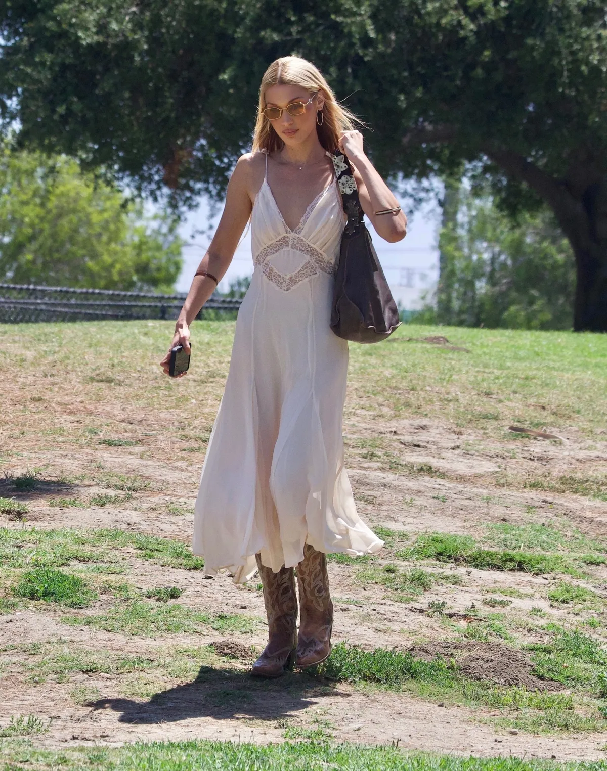 *EXCLUSIVE* Los Angeles, CA Bella Hadid was spotted with a large group of pals as they celebrated a baby shower at a park in Los Angeles. She shared a big hug as she greeted a pal before enduldging in some of the food that was prepared for the party. Bella wore her signature cowboy boots, along with a summery white dress. She carried a brown Valentino bag over her shoulder as she made her way home after a couple hours.
*UK Clients - Pictures Containing Children
Please Pixelate Face Prior To Publication*,Image: 1026504029, License: Rights-managed, Restrictions: , Model Release: no, Pictured: Bella Hadid