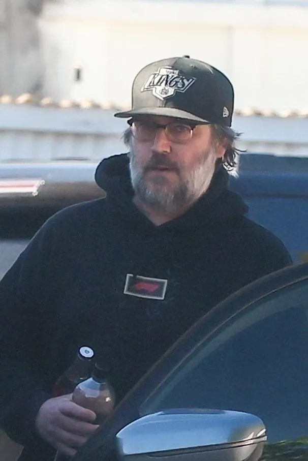 *PREMIUM-EXCLUSIVE* Los Angeles, CA 'Alias' star Michael Vartan is unrecognizable as he runs errands in Los Angeles. The 57-year-old actor was seen sporting a full gray beard as he picked up groceries and grabbed a bottle of water. He dressed casually for his brief outing before returning home. Michael played Michael Vaughn in the popular TV show opposite Jennifer Garner who played Sydney Bristow. The duo dated for around a year after her divorce from Scott Foley and remained on good terms. Garner has acknowledged his birthday on her Instagram on multiple occasions, including in 2023 when he turned 55. He also had roles in beloved rom coms such as 'Never Been Kissed' and 'Monster in Law' as well as a guest appearance including on Friends as Tom Selleck's character Richard's son
*UK Clients - Pictures Containing Children
Please Pixelate Face Prior To Publication*,Image: 1066073918, License: Rights-managed, Restrictions: , Model Release: no, Pictured: Michael Vartan