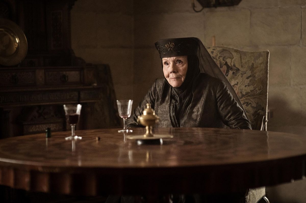 Diana Rigg a Trónok harcában. Olenna Tyrell karakterét alakította a sorozatban.