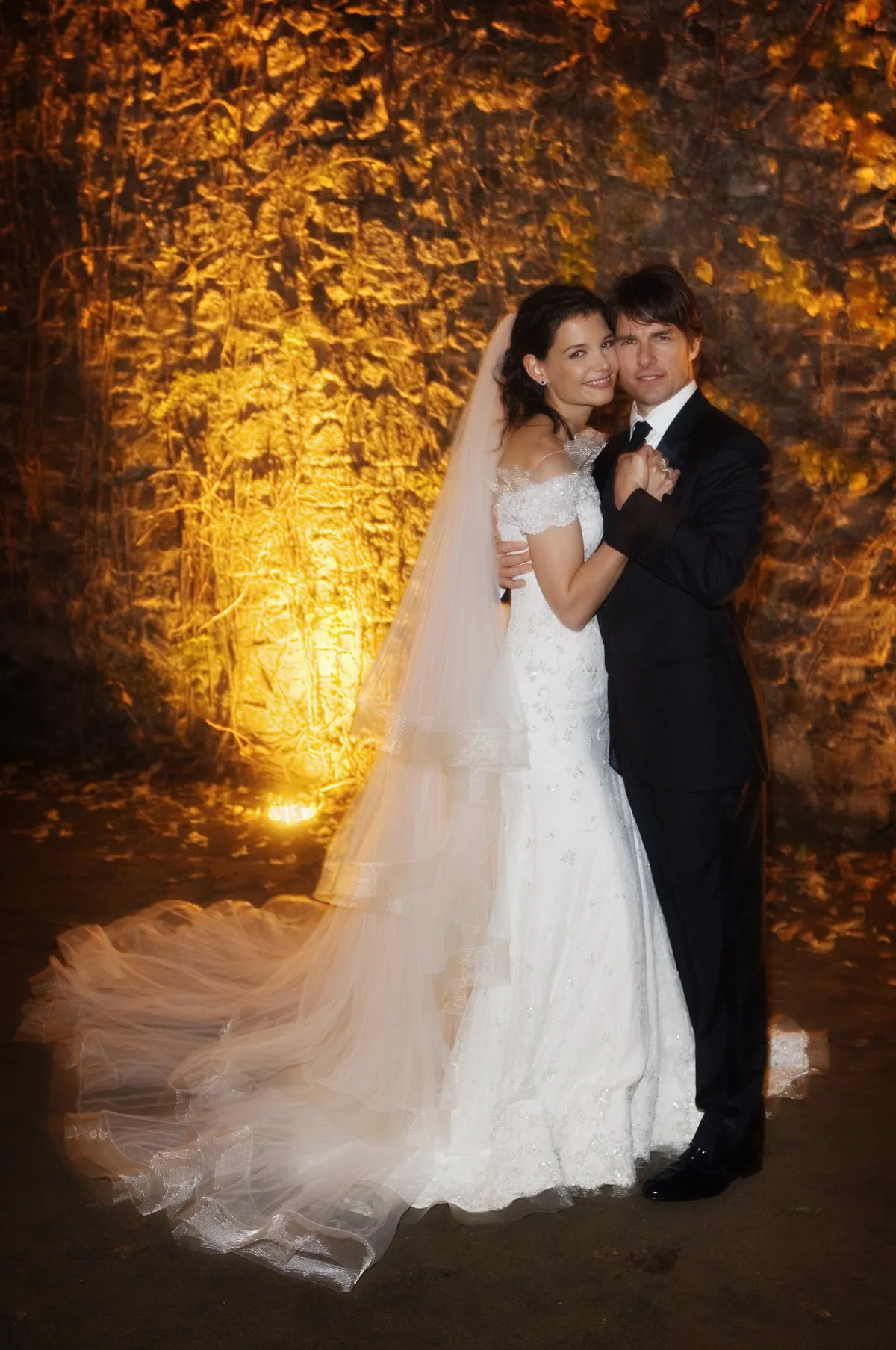 BRACCIANO, ITALY - NOVEMBER 18: In this handout photo provided by Robert Evans, Tom Cruise and Katie Holmes pose together at Castello Odescalchi on their wedding day November 18, 2006 in Bracciano, near Rome, Italy. (Photo by Robert Evans/Handout via Getty Images)