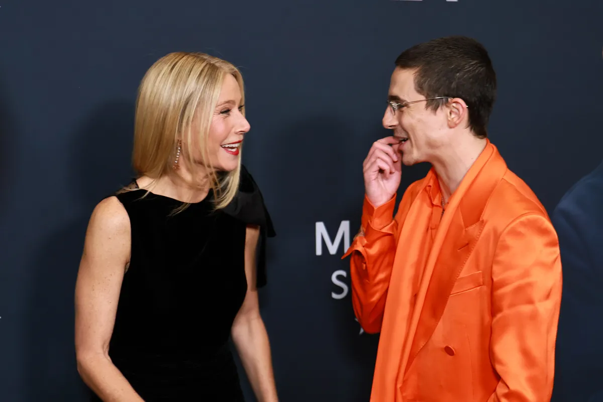 Gwyneth Paltrow és Timothée Chalamet egy párt alkotnak a Marty Supreme című filmben