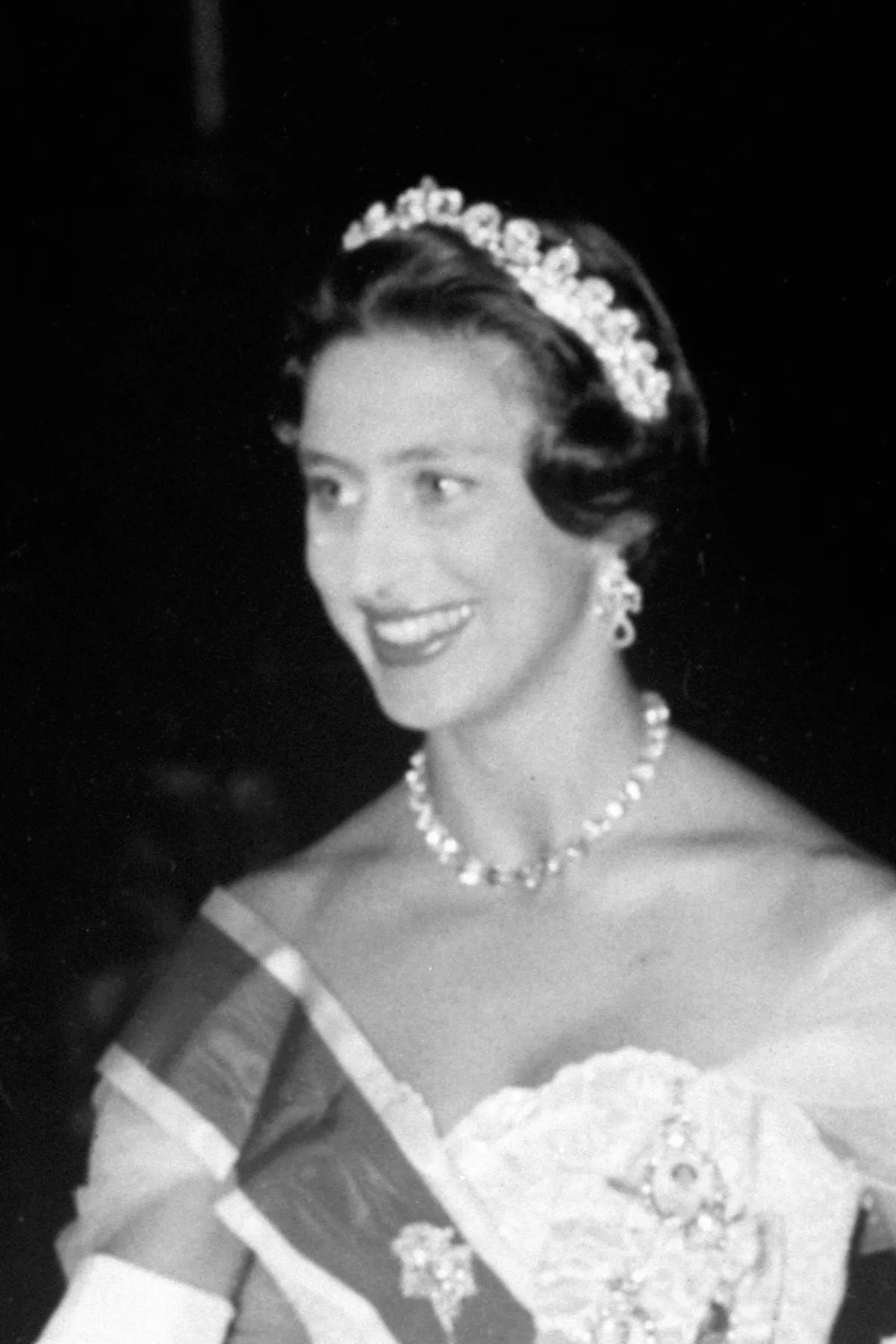 Margit hercegnő a Cartier Halo tiarában 4 évvel az esküvője előtt.