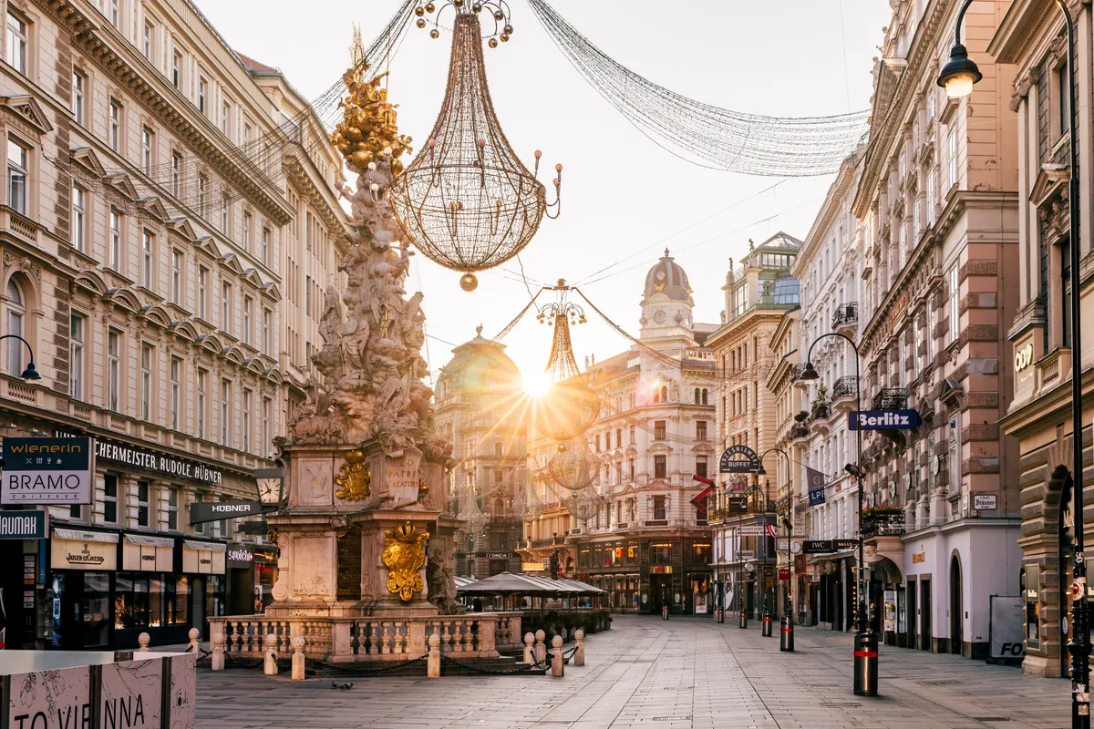 Ha novemberben mentek Bécsbe, akkor a sétálóutcában már a karácsonyi vásárt is megtekinthetitek.
