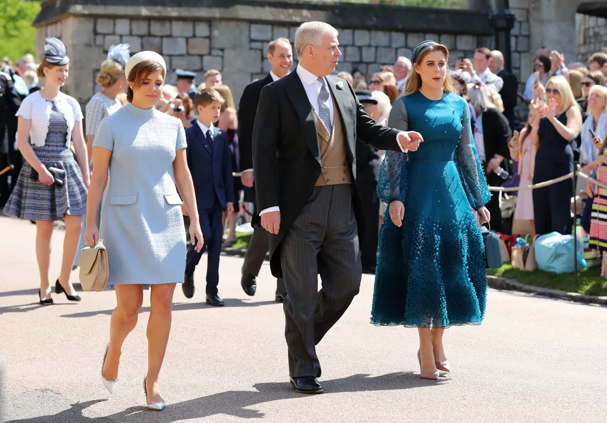 Beatrix és Eugénia szégyenkeznek apjuk, Andrew Mountbatten-Windsor miatt.