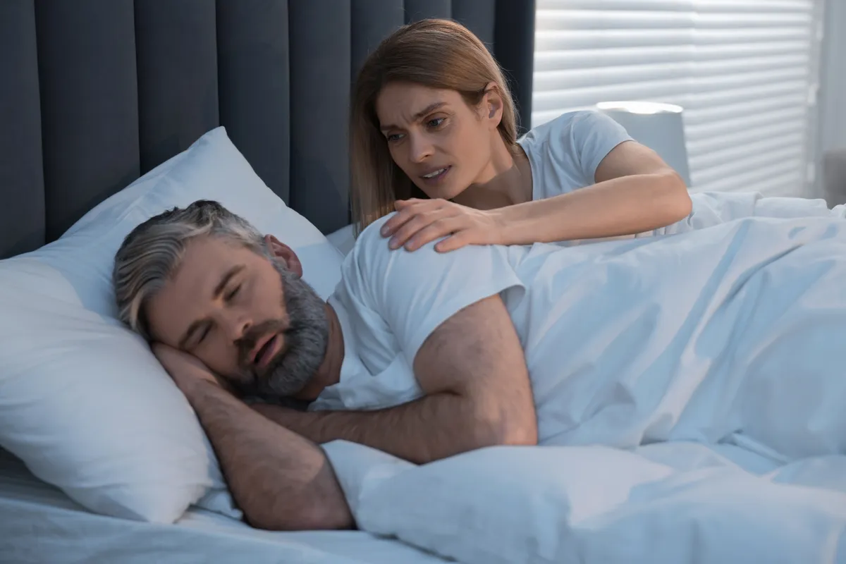 Szájfelragasztás horkolás ellen: hatékony megoldás vagy veszélyes trend?