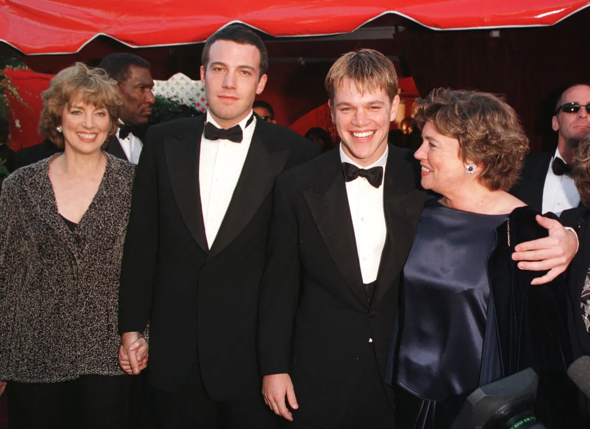 Actor-writers Ben Affleck (2nd left) and Matt Damon (3rd left) arrive with their mothers Chris (L) and Nancy at the 70th Annual Academy Awards 23 March in Los Angeles, CA. Affleck and Damon are nominted for best original screenplay for "Good Will Hunting." Damon is also nominated for best actor for the same film.  AFP PHOTO  Vince BUCCI (Photo by VINCE BUCCI / AFP)