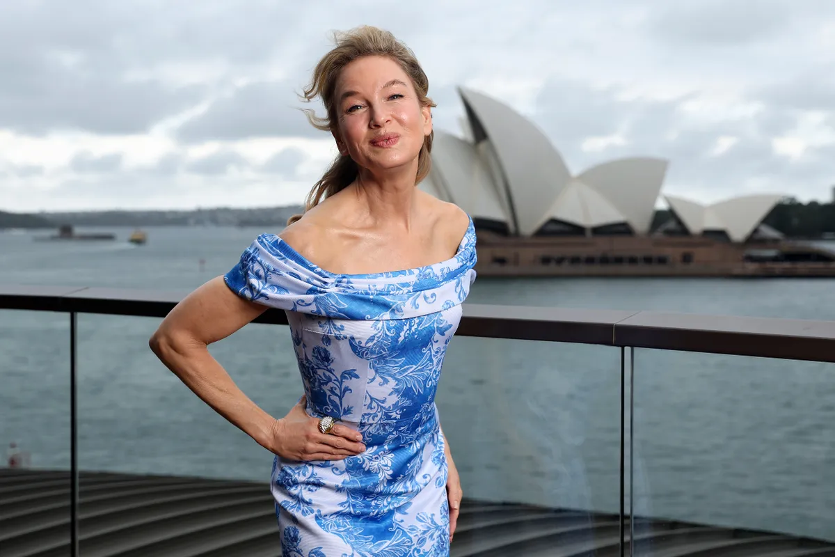 Bridget Jones megformálója, Renée Zellweger káprázatosan festett a dizájnerruhában