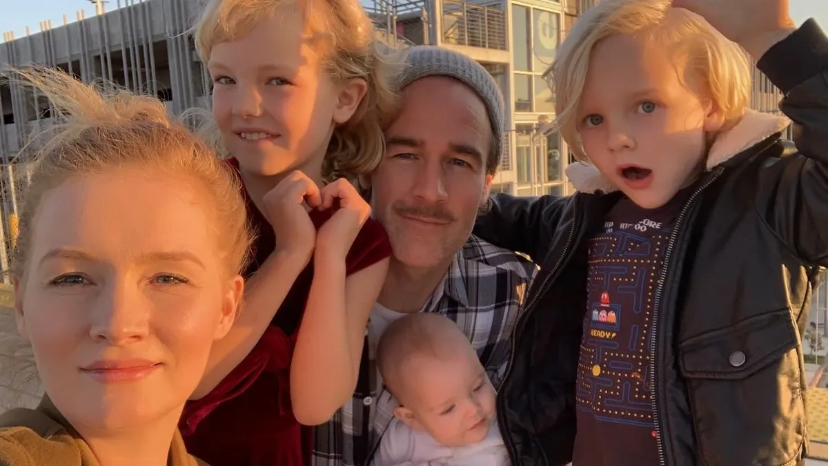 James Van Der Beek ma lenne 49 éves: felesége megható fotókkal üzent a síron túlra.