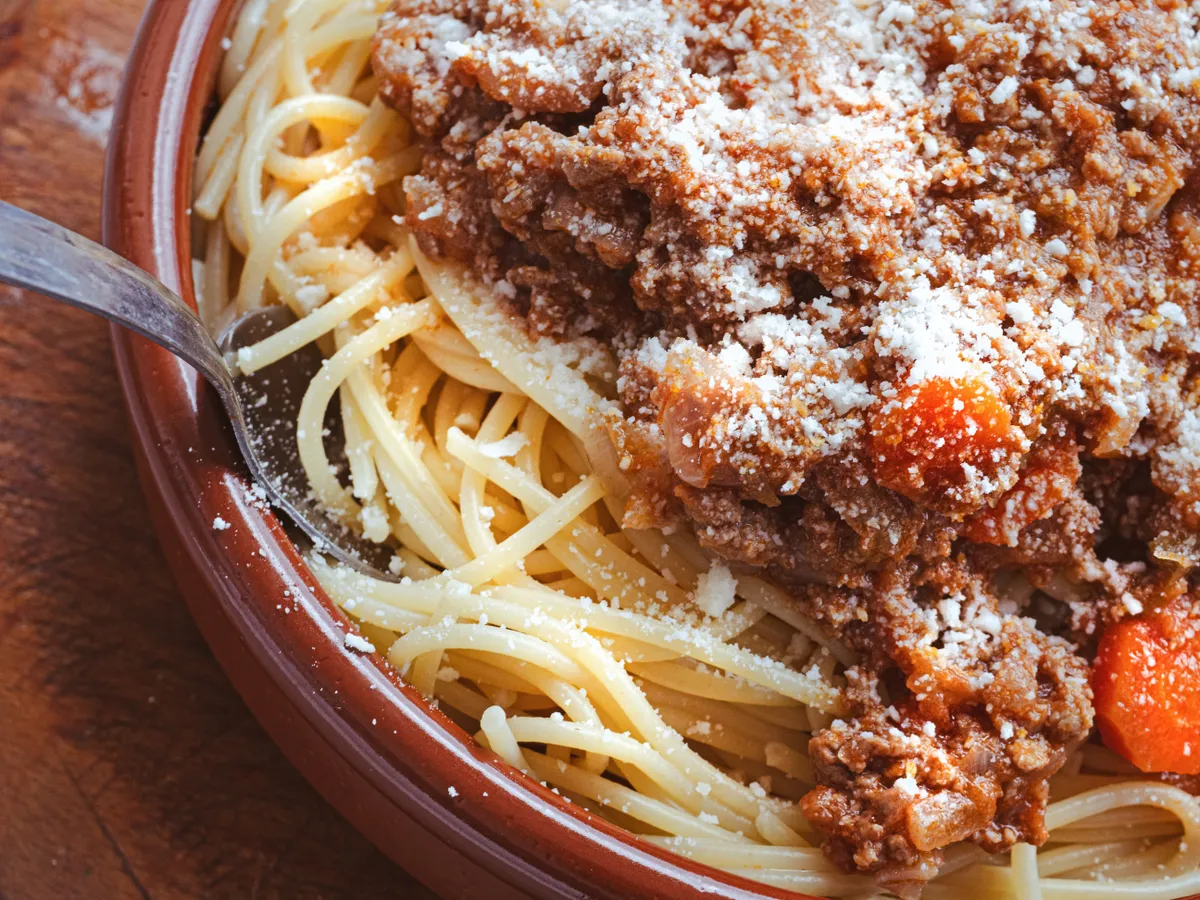 Egy olasz nagymama megosztotta a tökéletes bolognai ragu recepjét.