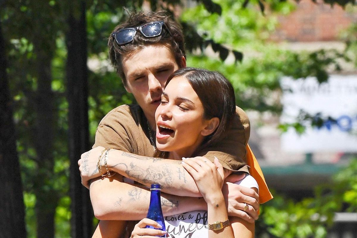 Cruz Beckham odavan a 10 évvel idősebb Jackie Apostelért.
