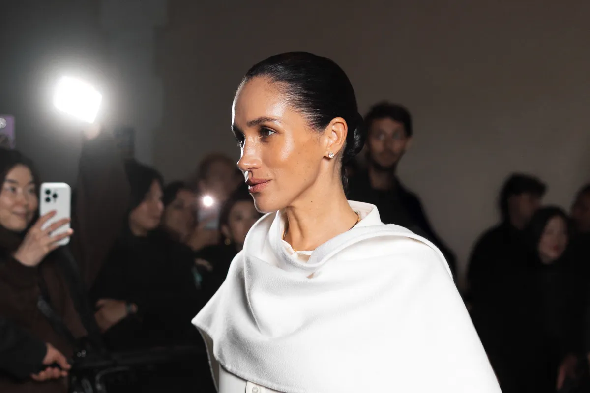 Meghan Markle a párizsi divathétre is úgy hívatta meg magát.