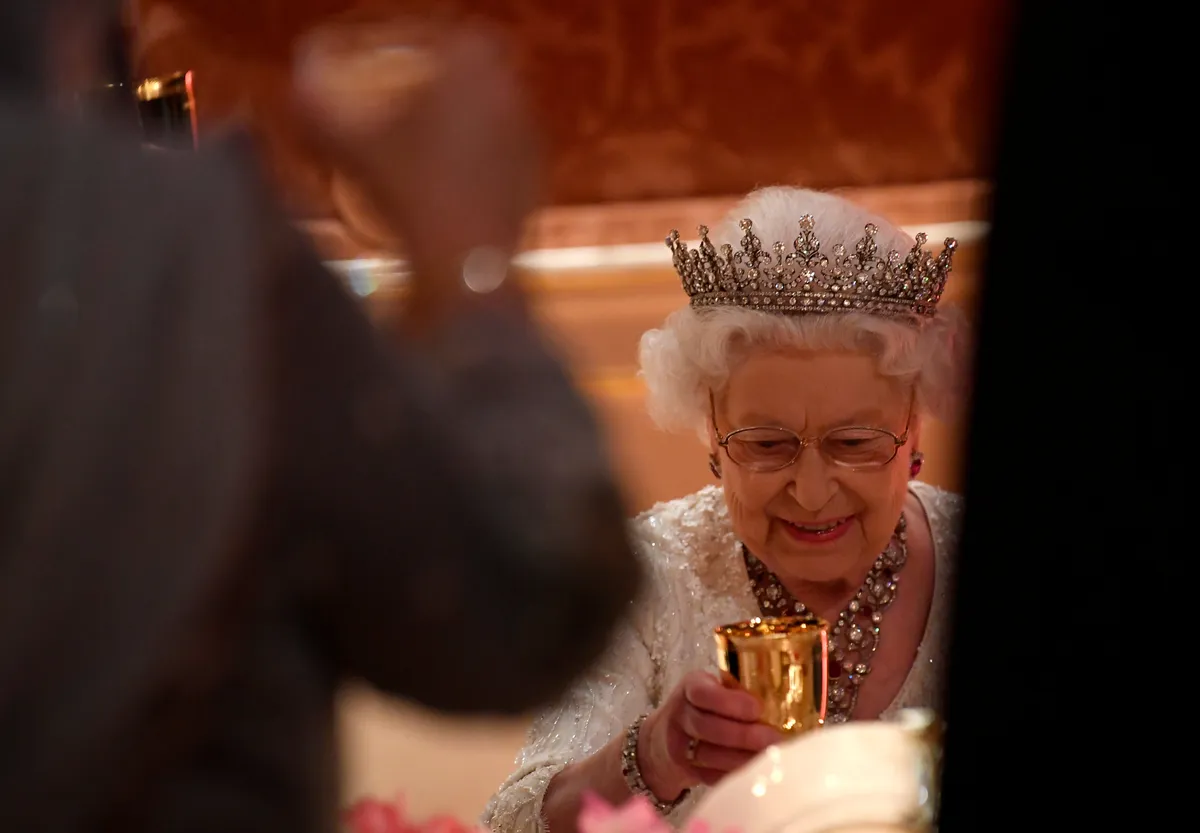 LONDON, ENGLAND - APRIL 19: Queen Elizabeth II at The Queen's Dinner during the Commonwealth Heads of Government Meeting (CHOGM) at Buckingham Palace on April 19, 2018 in London, England.  (Photo by Toby Melville - WPA Pool/Getty Images)